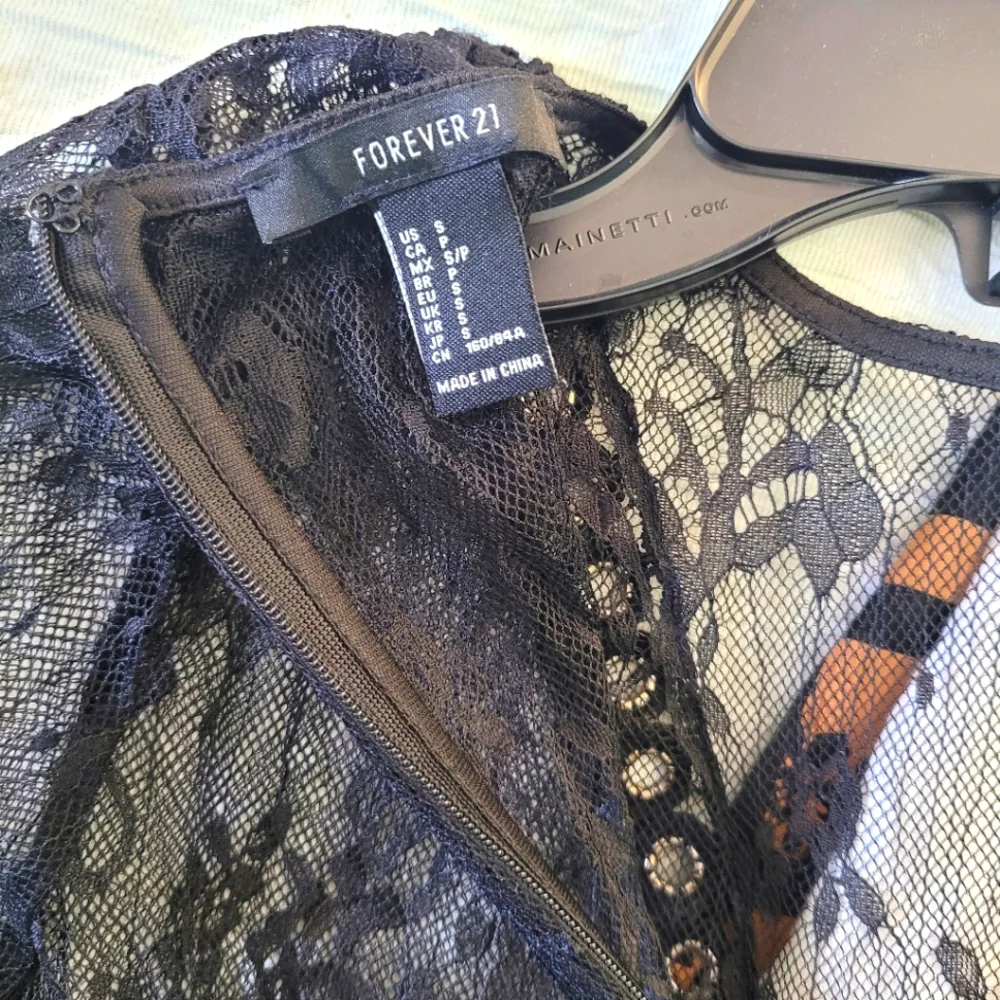 Sheer lace black top - Picture 4 of 14